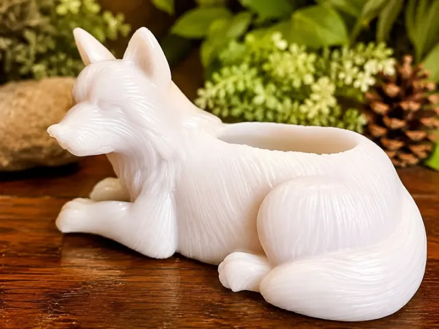 White resin wolf plant pot