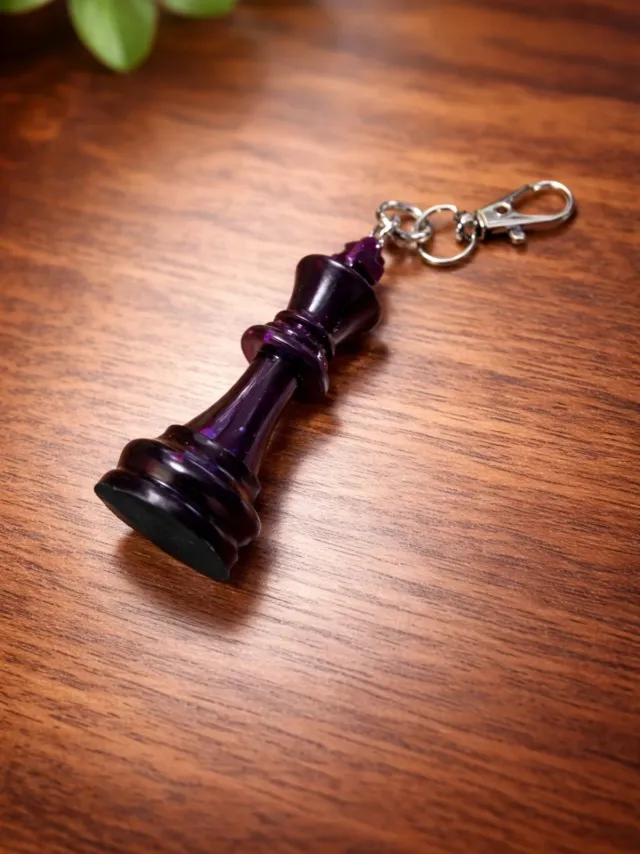 Purple resin chess king keychain